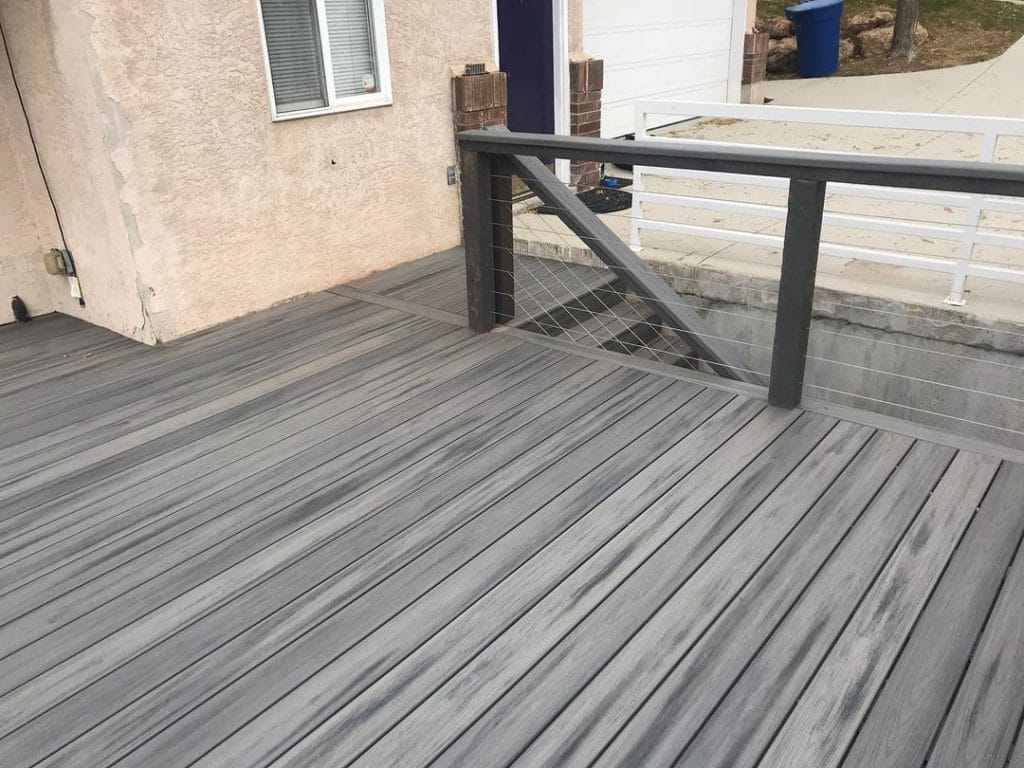 Read more about the article Deck Railing Options for Style and Safety