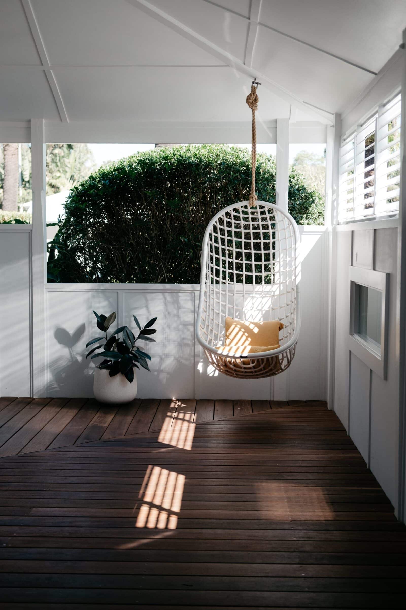 You are currently viewing How to Stain and Seal Your Deck: A Comprehensive Guide