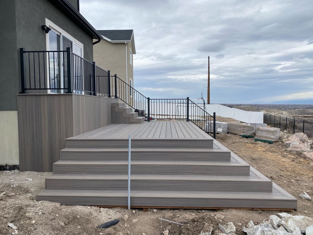 Read more about the article Decking Materials: Natural Wood vs. Engineered Choices